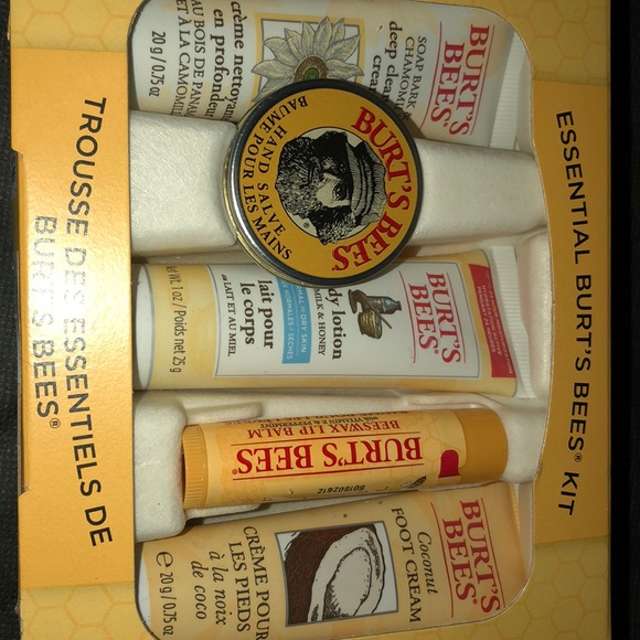 🆕❤️Burt’s Bees (tm) Essentials Kit Brand New Box - Picture 3 of 4